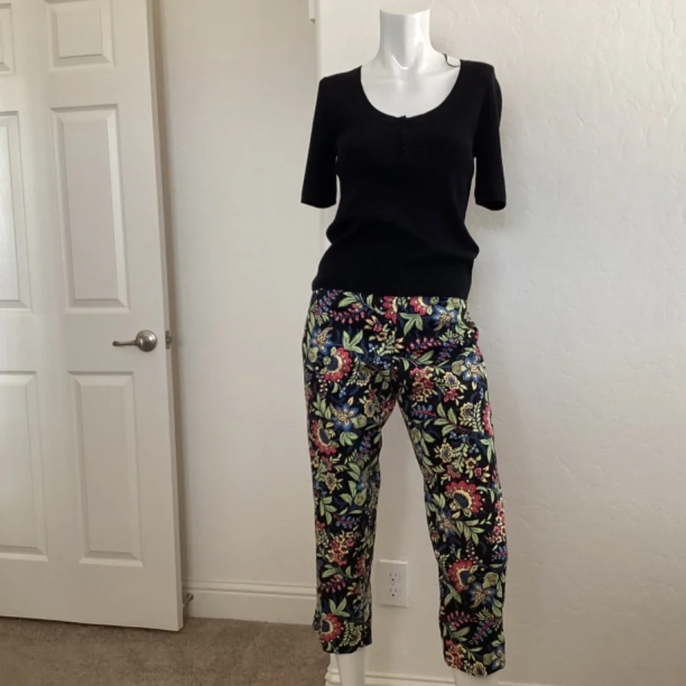 Appleseed’s, 8p, floral on black background, stretch, straight leg pants - Picture 6 of 13